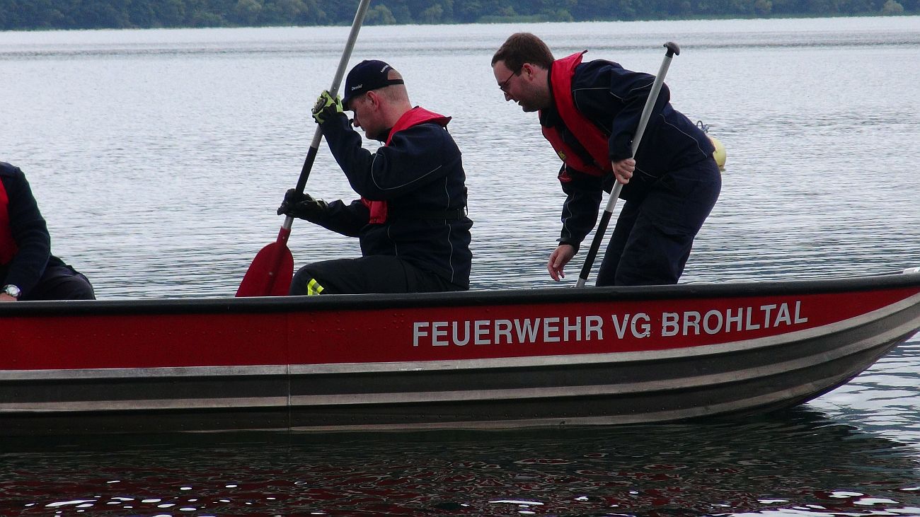 Feuerwehr Brohltal stellt erstes Boot am Lacher See in den Dienst MS Jeläs getauft