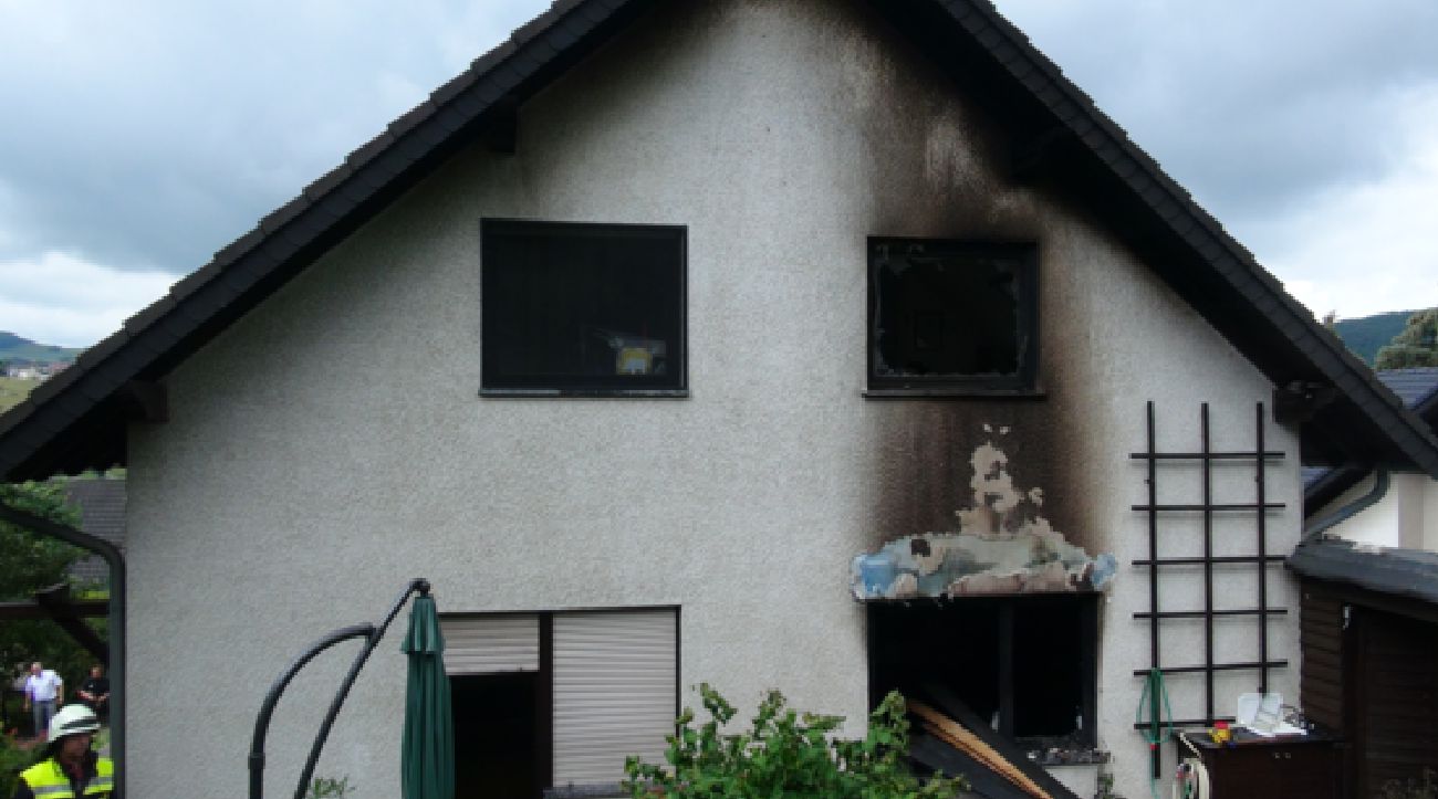 Familie wird nach Brand im Haus obdachlos 200.000 EURO Schaden