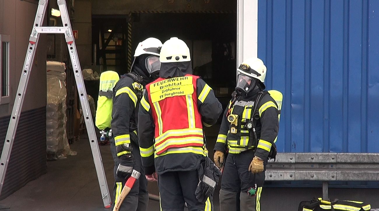 Industriebrand in einer Halle sorgt für großen Feuerwehreinsatz Fast alle Wehren aus dem Brohltal waren vor Ort