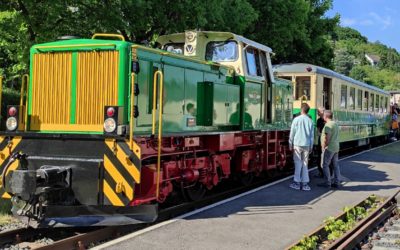 Nach 36 Jahren fährt der Vulkanexpress mit der Diesellok D4 wieder im Originalzustand Erste feierliche offizielle Fahrt